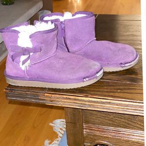 Koolaburra by UGG kids‎ Purple Suede Winter Ankle Boots with Bow Detail Size 1